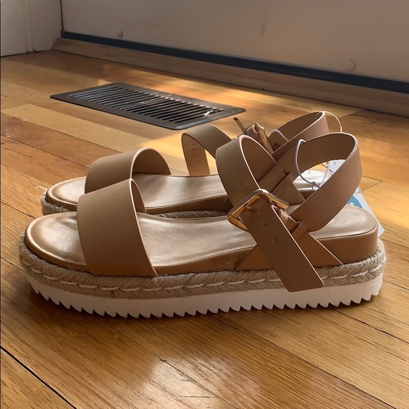 Tan espadrille platforms - Picture 3 of 4